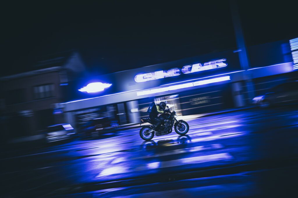 Op weg naar Parijs. De Bridgestone S23 biedt verbeterde waterafvoer en -afvoer voor meer grip bij natte omstandigheden.