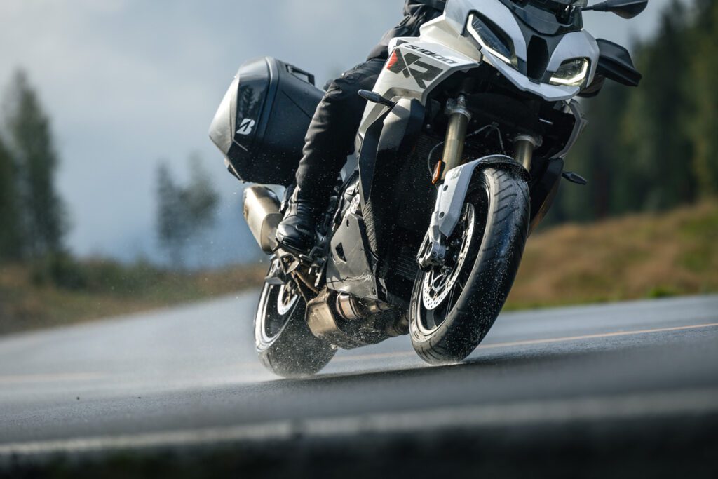 A new compound, pattern and construction reduce the contact patch slippage area of the Bridgestone BATTLAX SPORT TOURING T33.