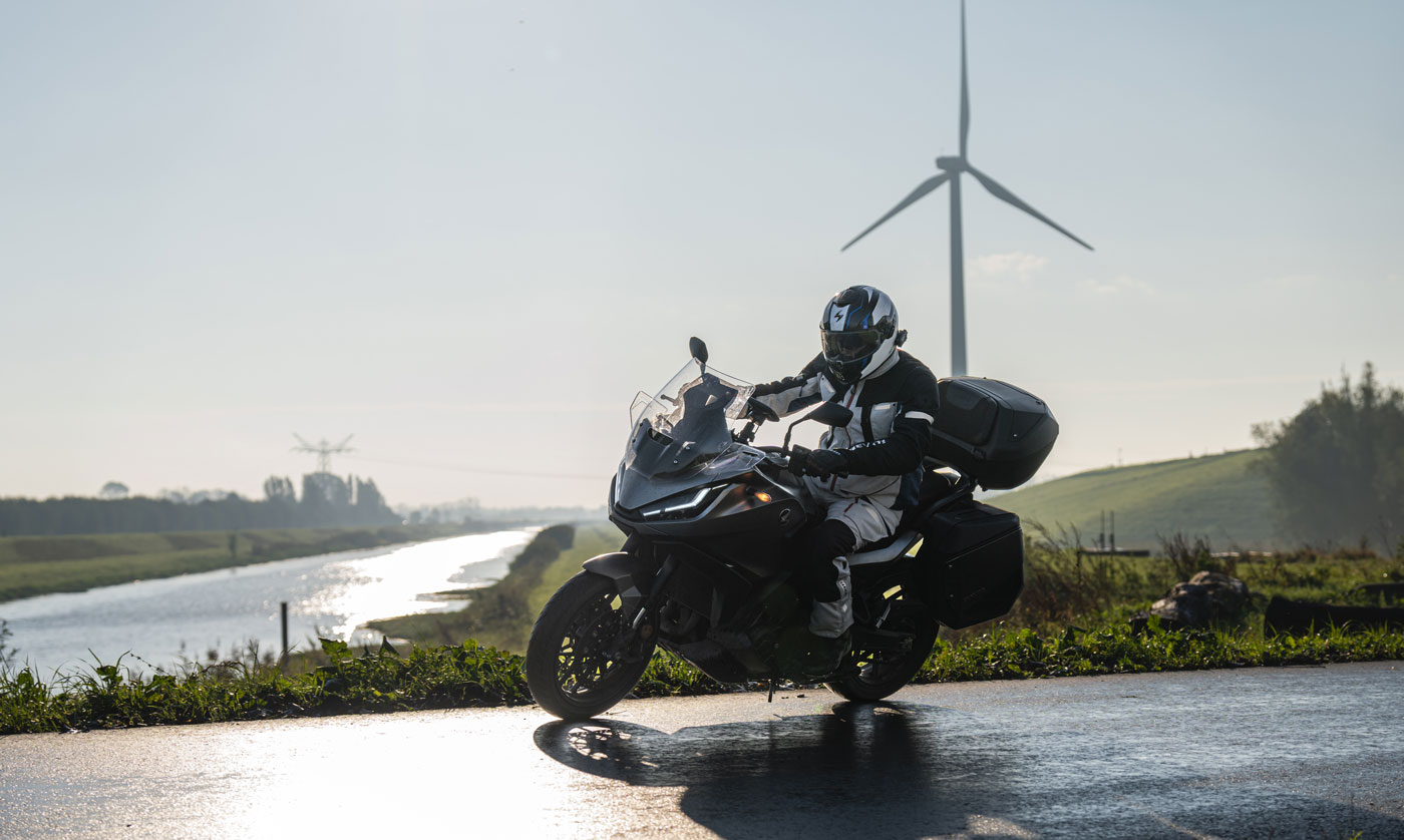 新しい Bridgestone T33 タイヤは、乗客が乗っている場合でも快適性と安定性を提供します。