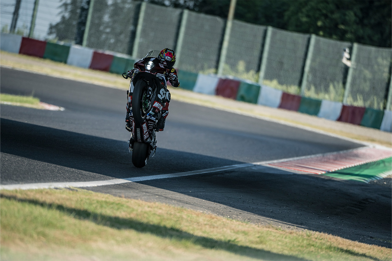 Motociclista en la pista en el Suzuka 8 Hours, Parte de la FIM Endurance World Championship.