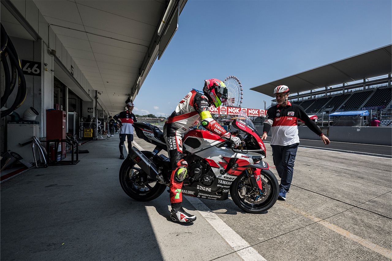 Yamaha YART El piloto se detuvo en la pista durante Suzuka 8 Hours, Bridgestone Neumáticos que garantizan agarre y fiabilidad.