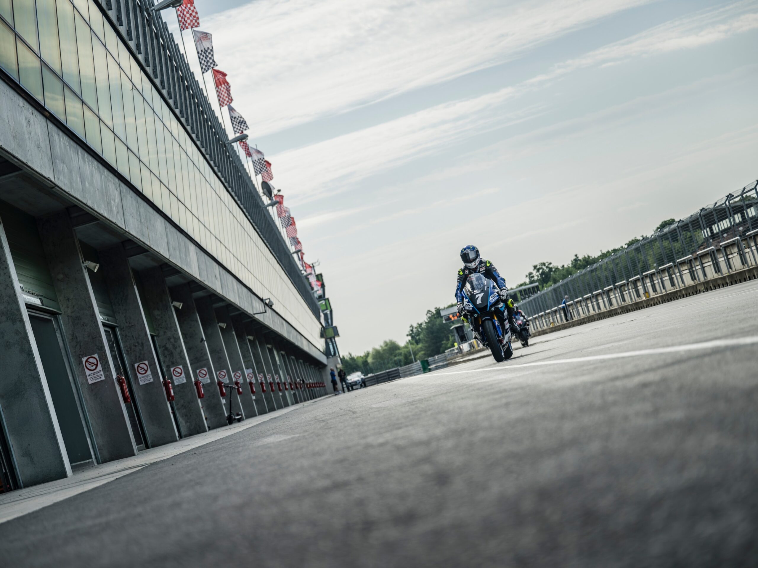 V03 Pitlane