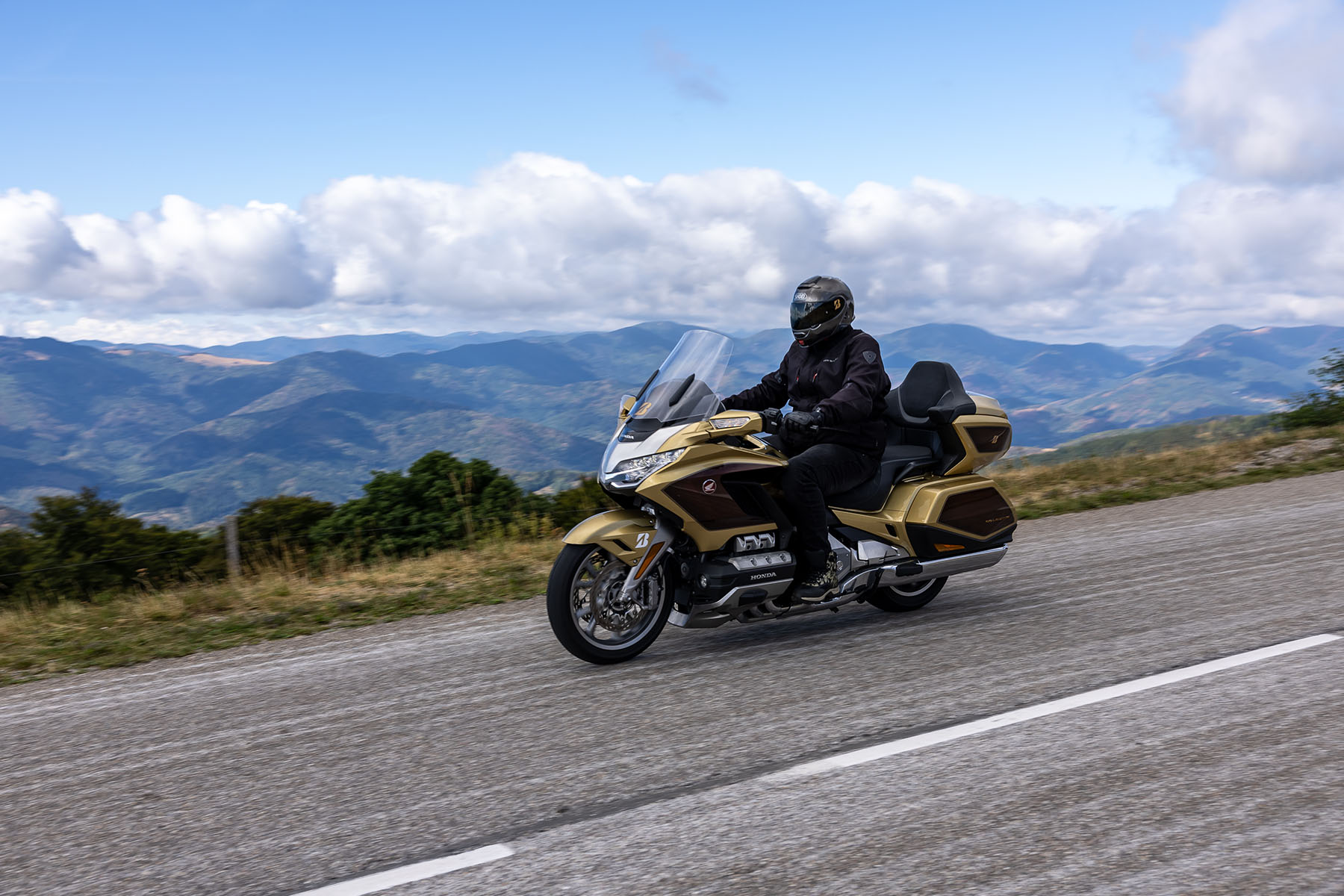 Honda GoldWing riding in wet weather on Bridgestone Exedra tyres
